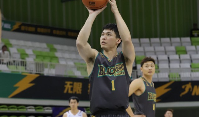 九游娱乐-首秀仅得1分！网红球员终于登场，没打就进全明星