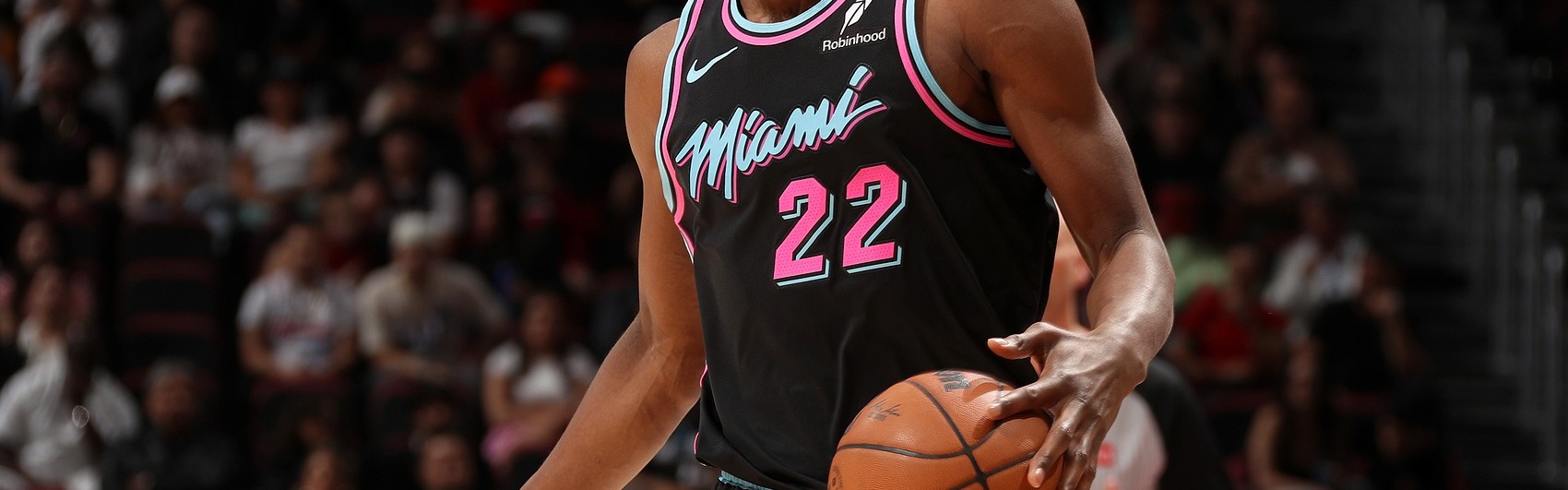 1分不算超额~维金斯12投7中&amp;三分7中3 砍下19分&amp;正负值+12